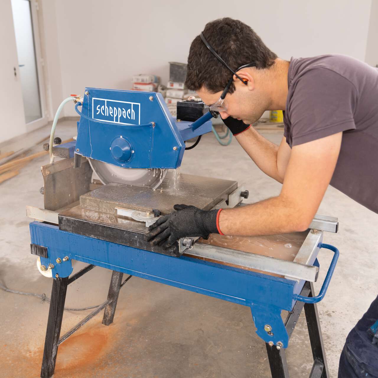 Steintrennmaschine HSM3500 Scheppach - Wasserpumpe & Anschlag