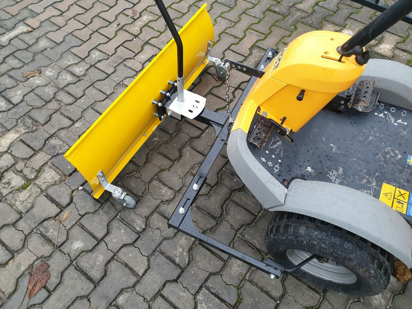 Schneeschild für Stiga Rasentraktor mit Adapter