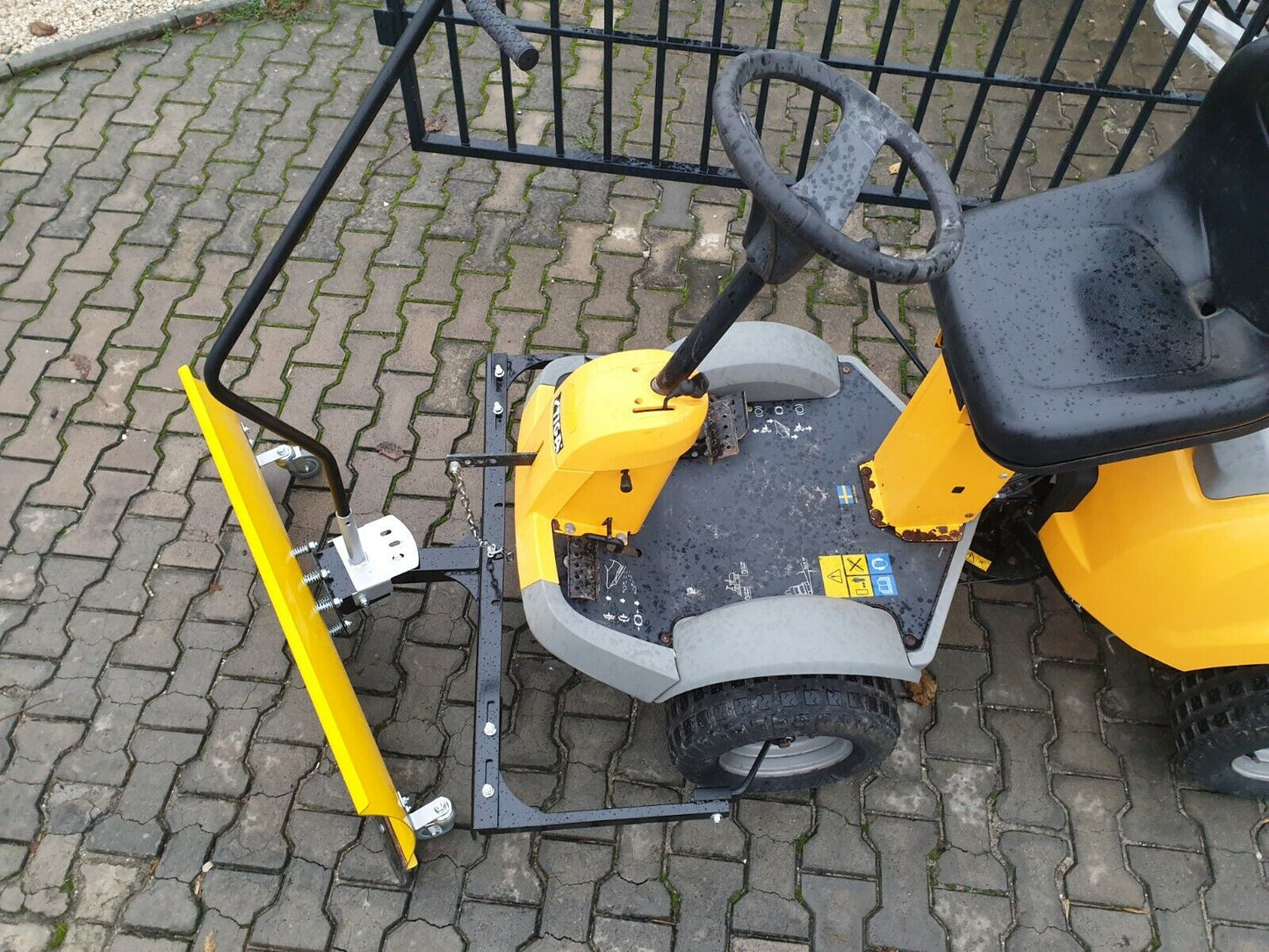 Schneeschild für Stiga Rasentraktor mit Adapter